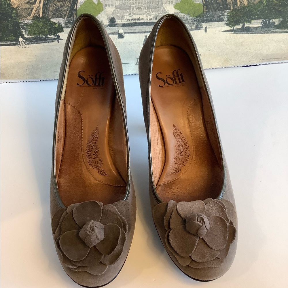 Sofft Taupe Suede Floral Heels Size 8